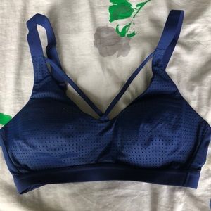 Victoria Sport Lightweight Sports Bra